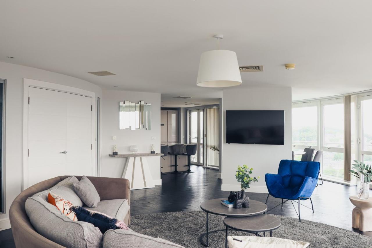 Apartment Luxury Three-bedroom Penthouse- By Resify Nottingham
